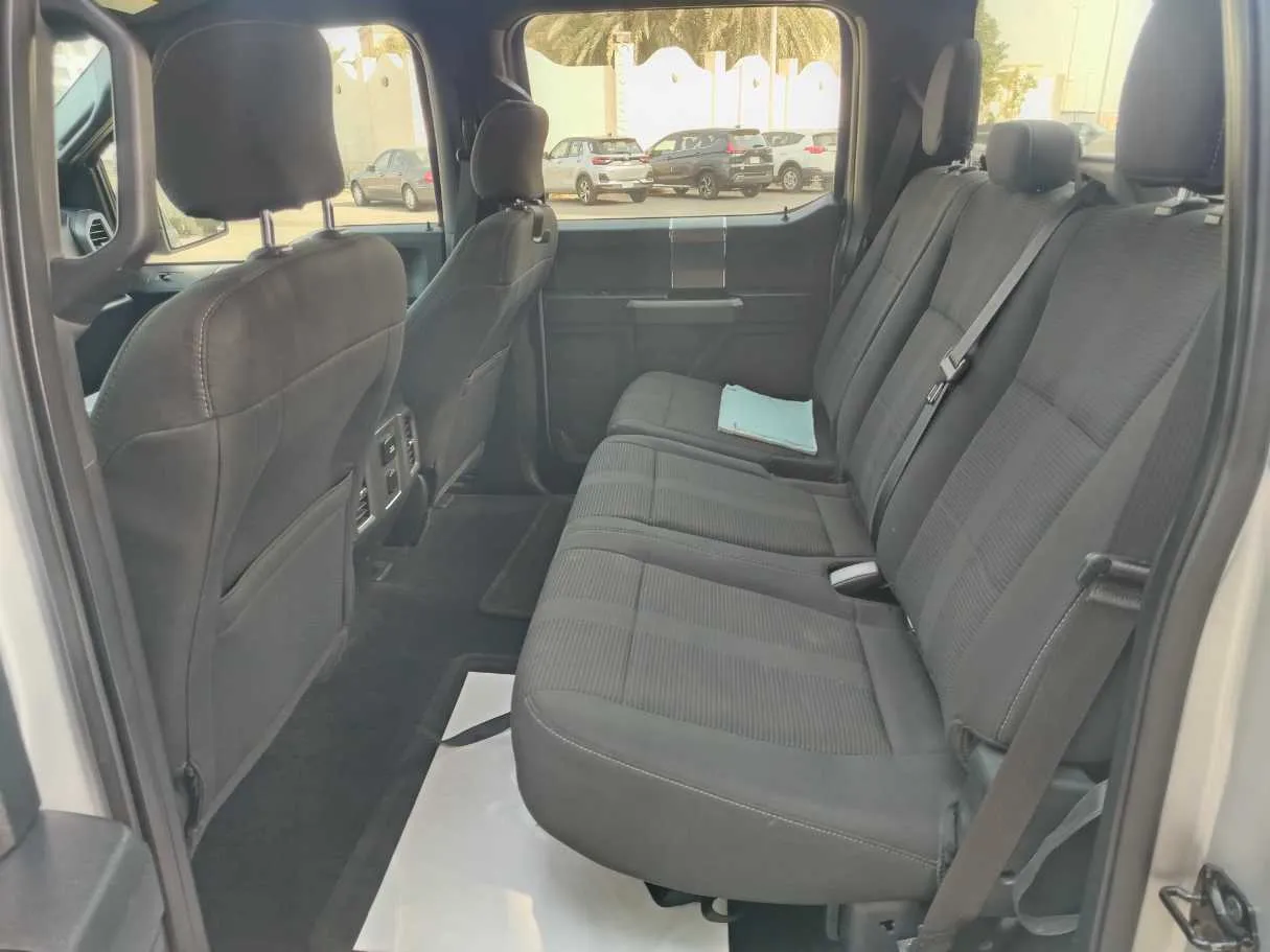 Car image 17