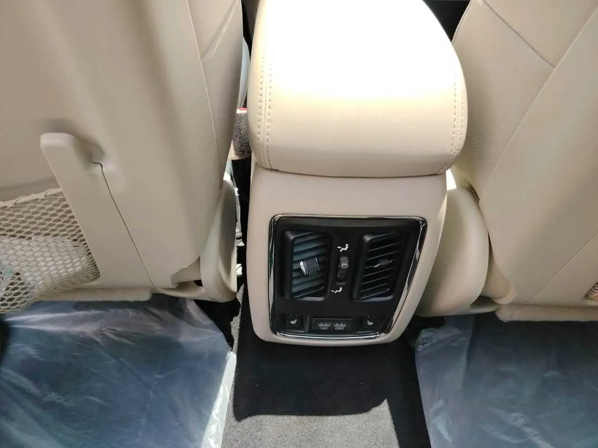 Car image 32