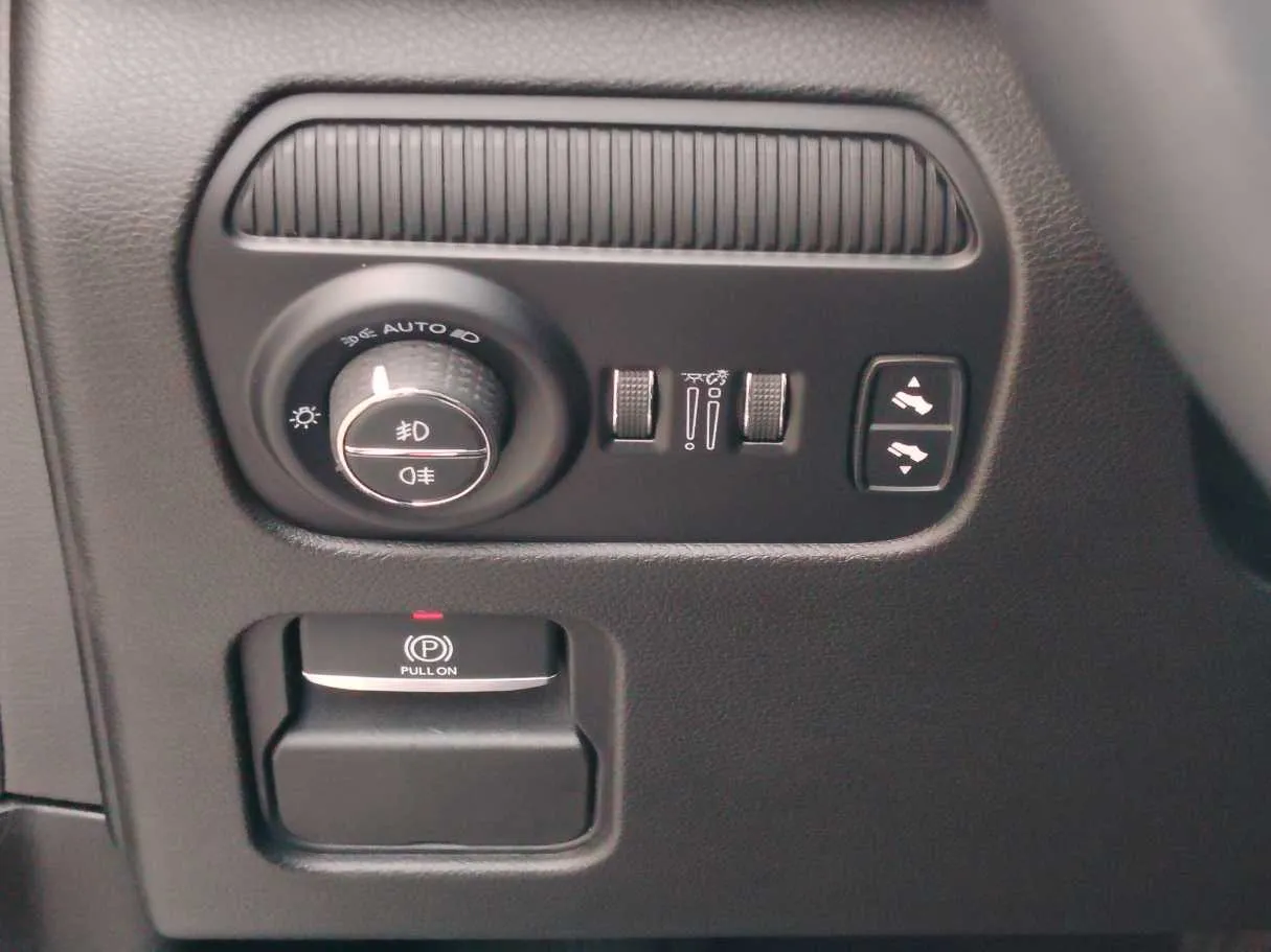 Car image 33