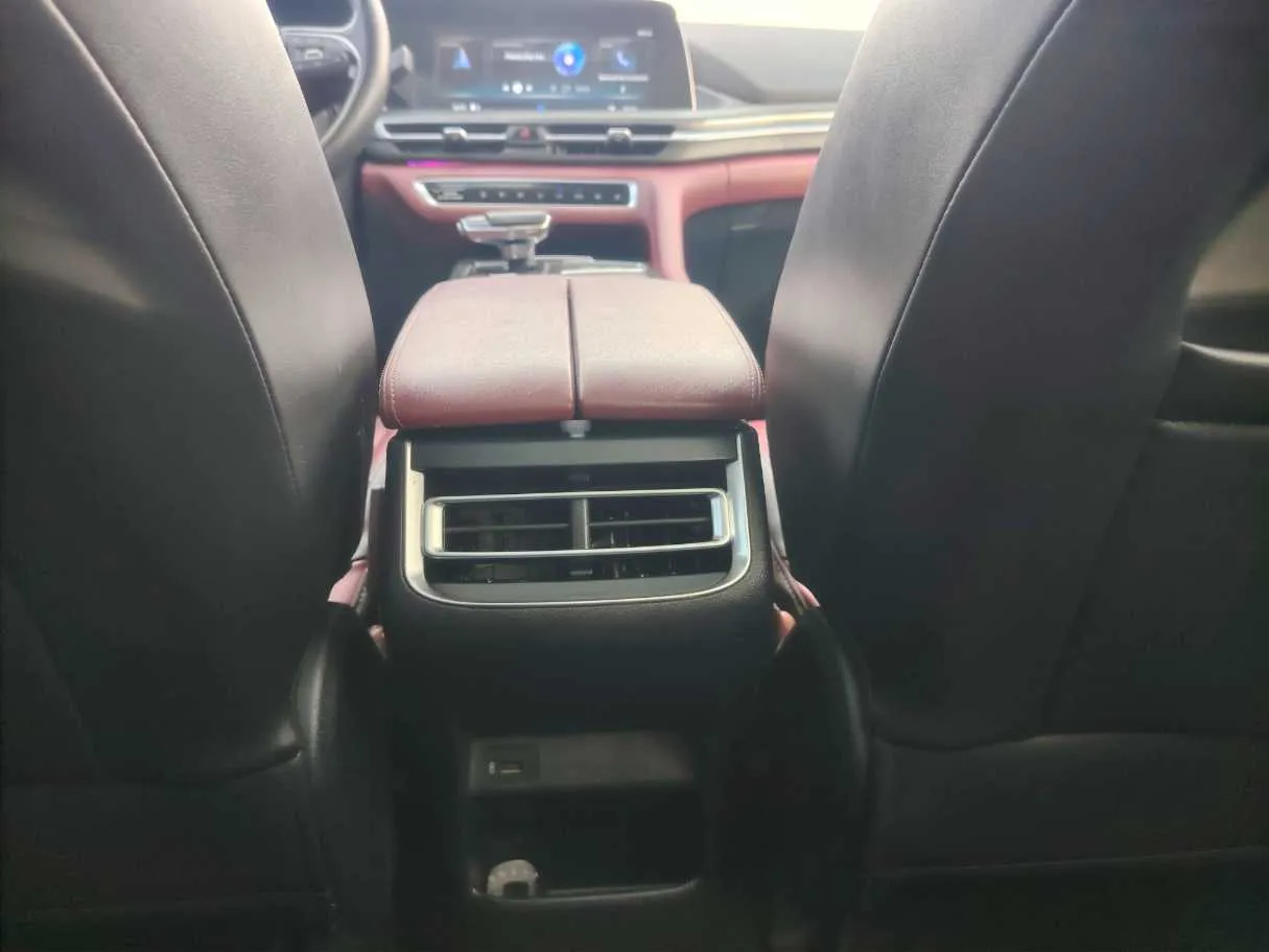 Car image 28