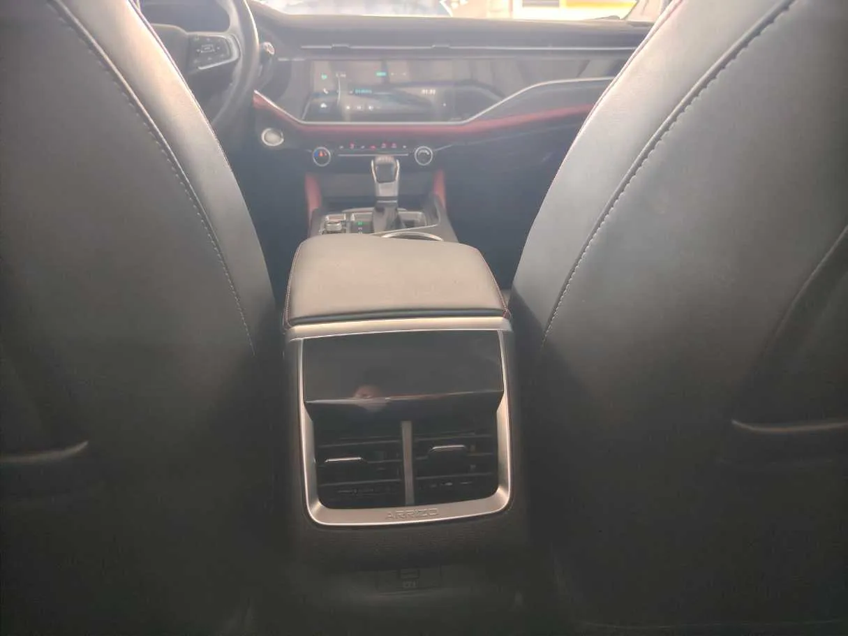 Car image 27