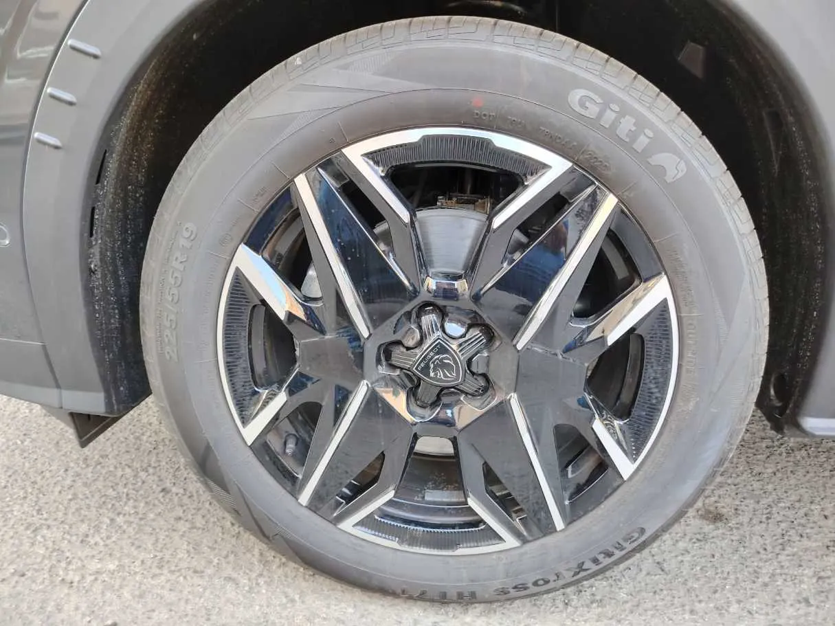 Car image 10