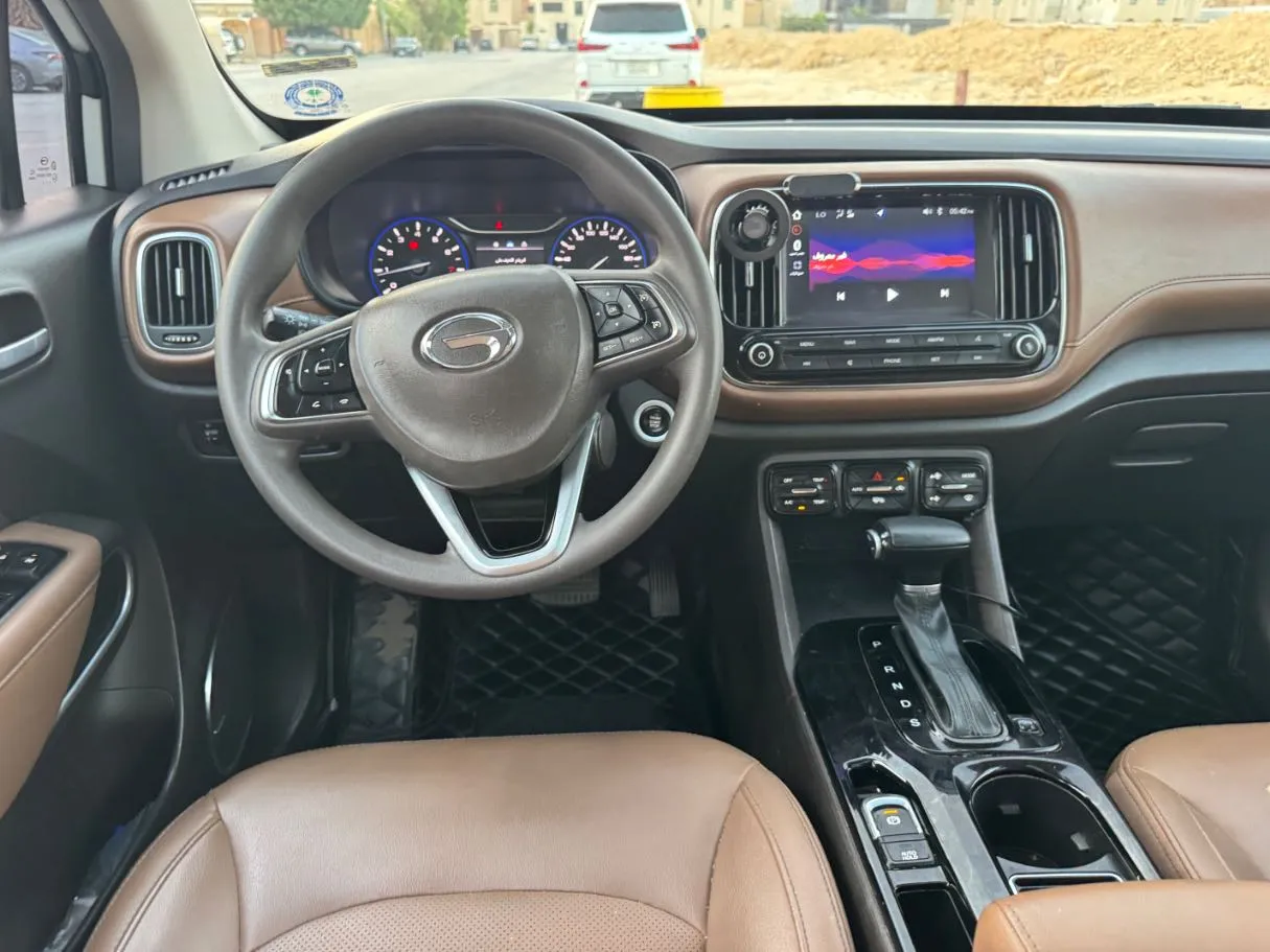 Car image 18