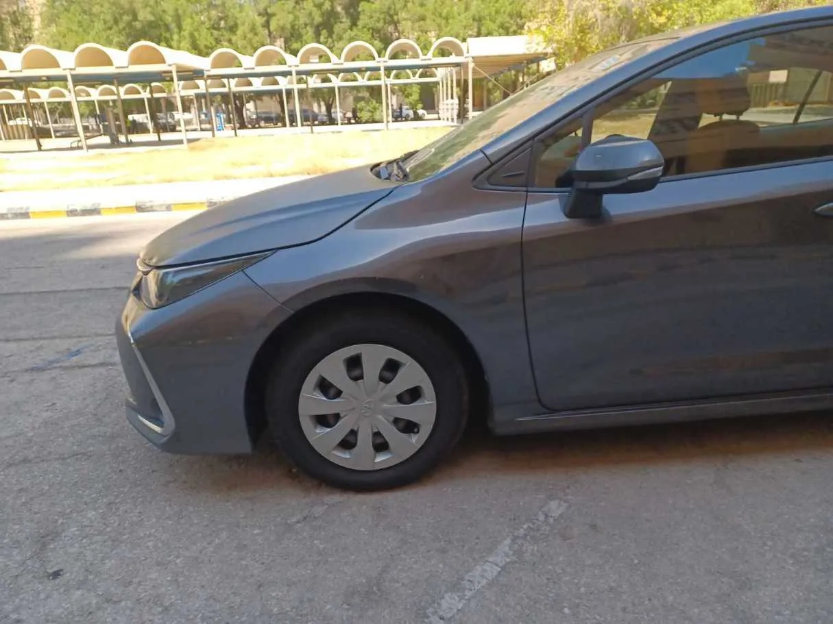 Car image 9