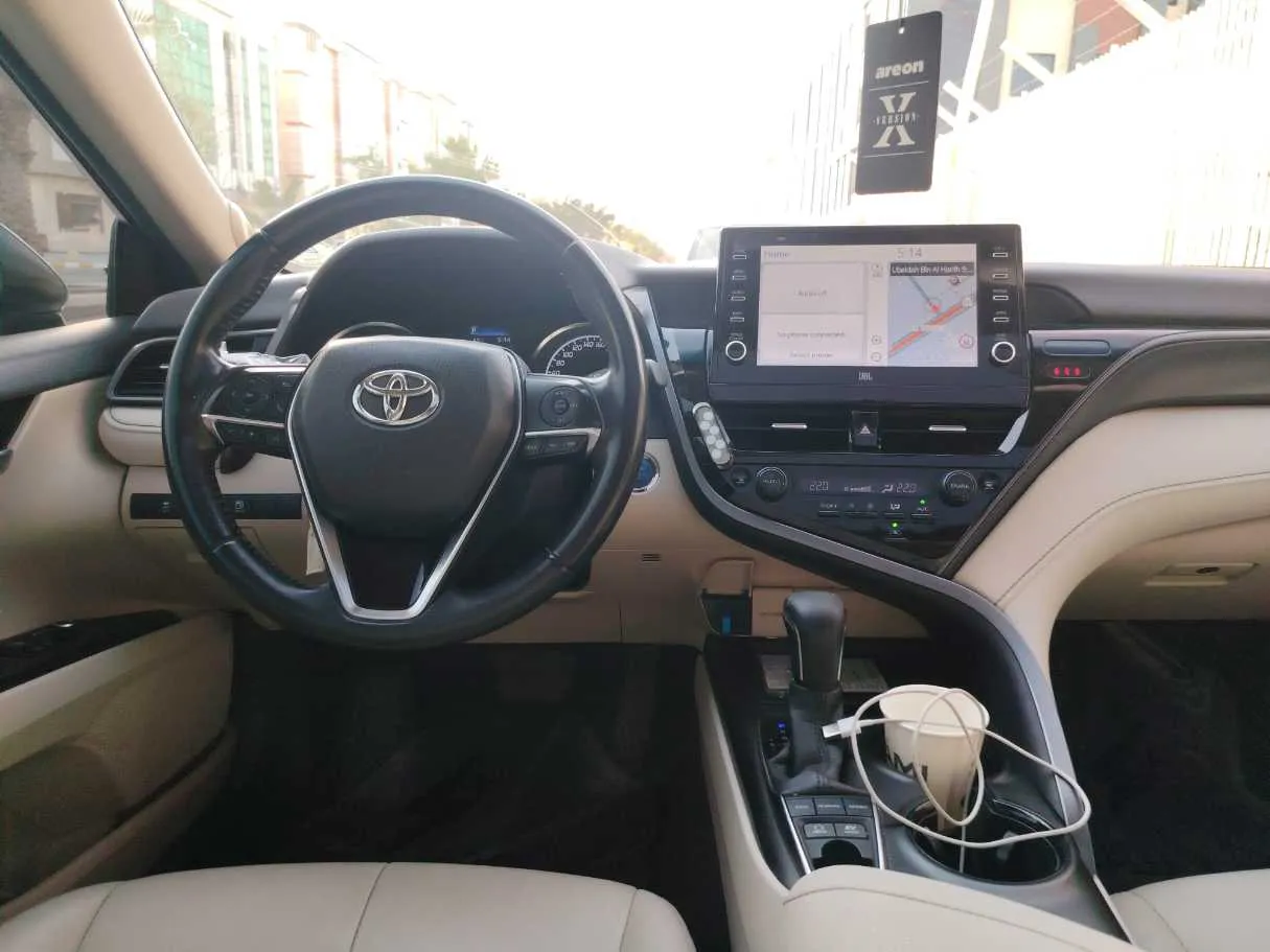Car image 19