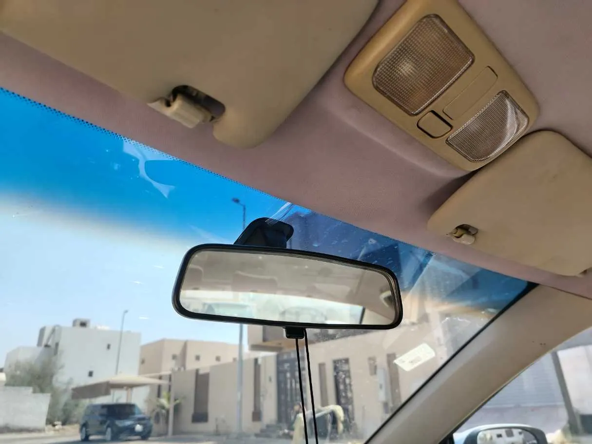 Car image 32