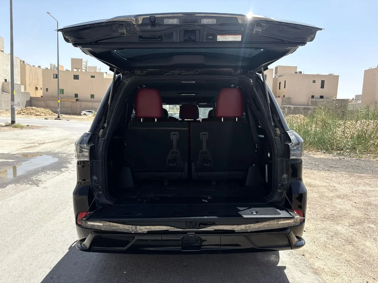 Car image 24