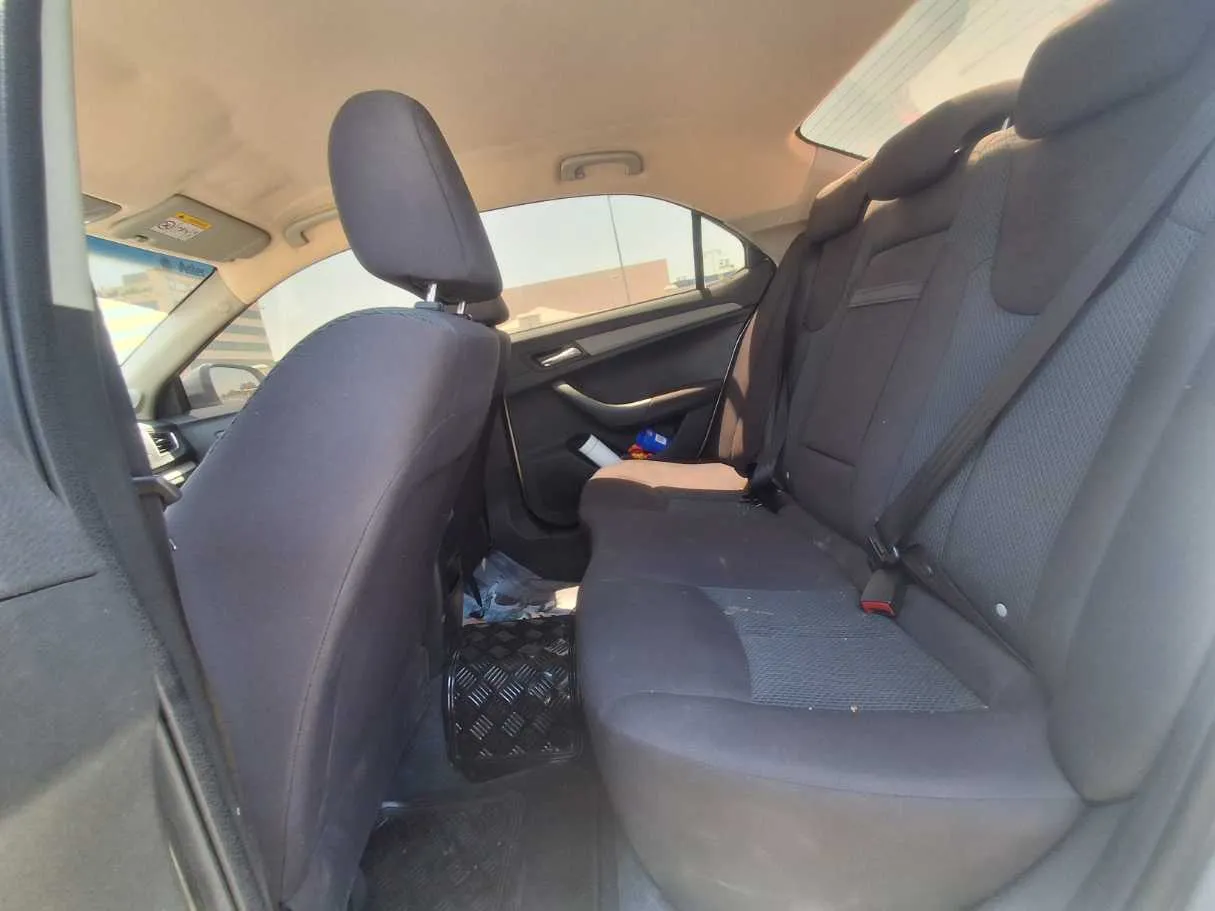 Car image 13