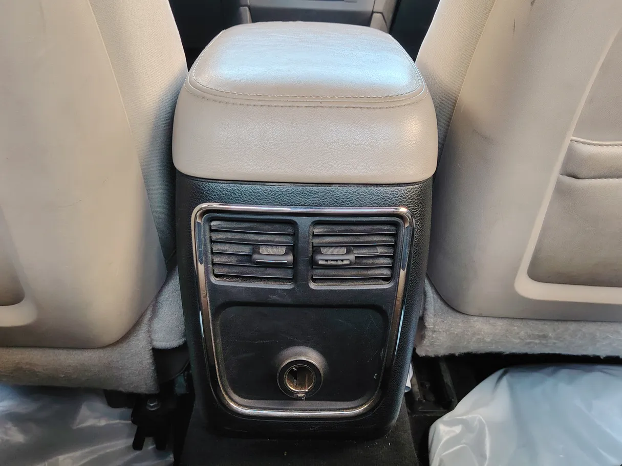 Car image 26