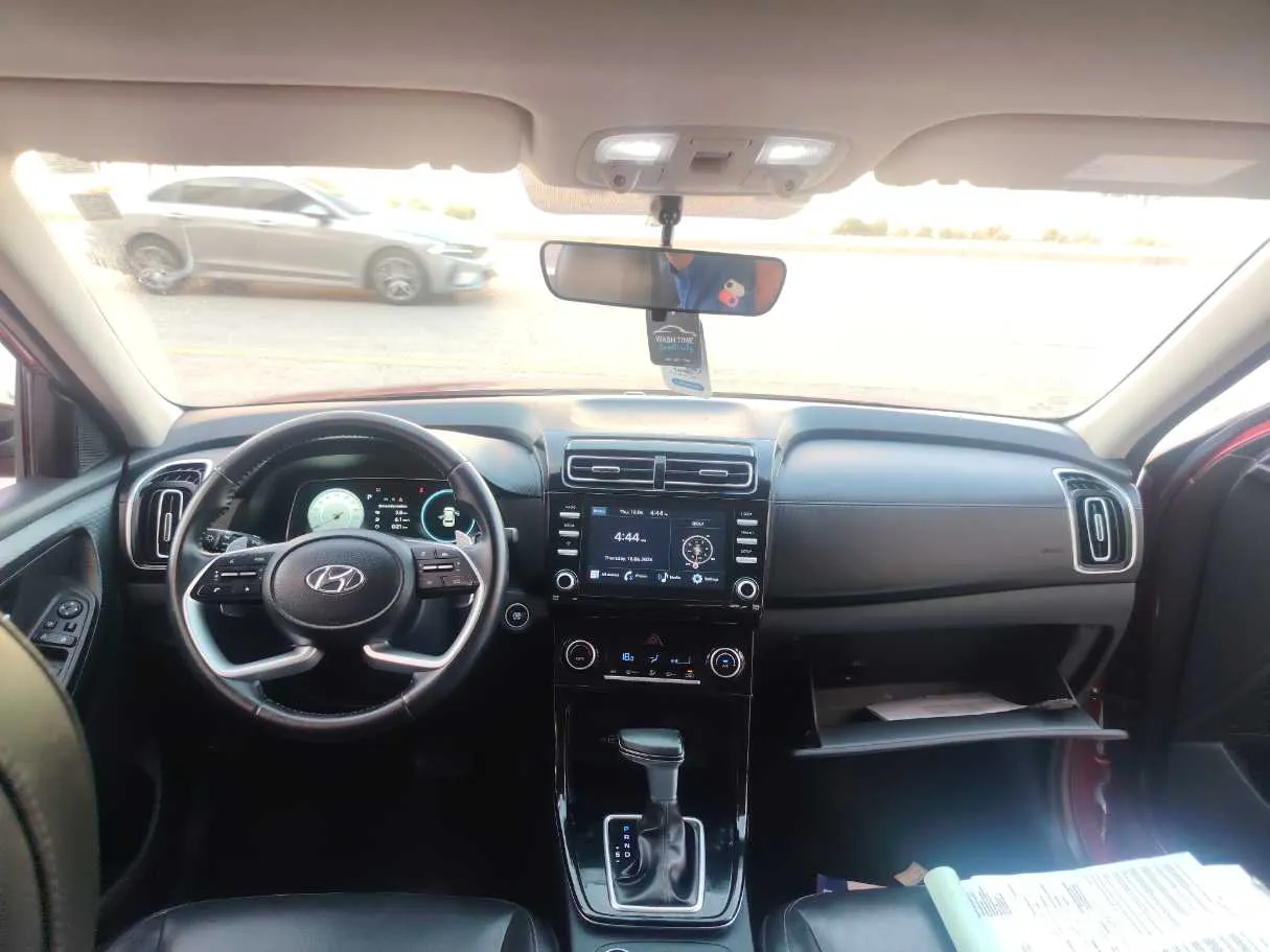 Car image 17