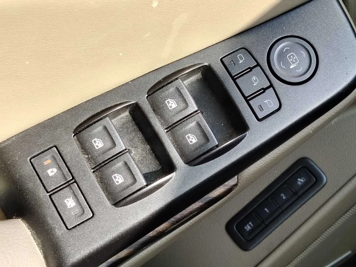 Car image 32