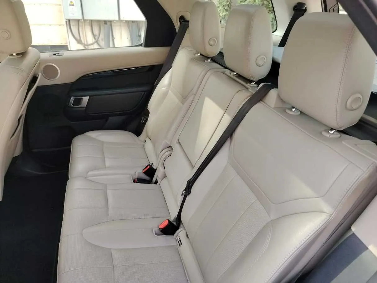 Car image 19