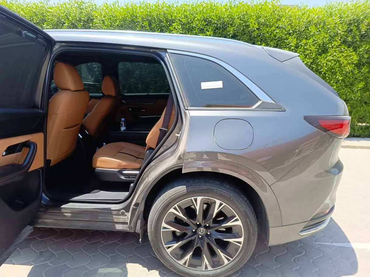 Car image 17