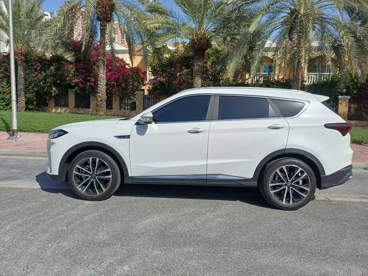 Car image 8