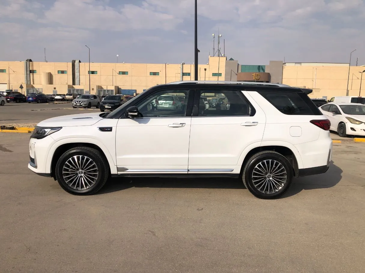 Car image 8