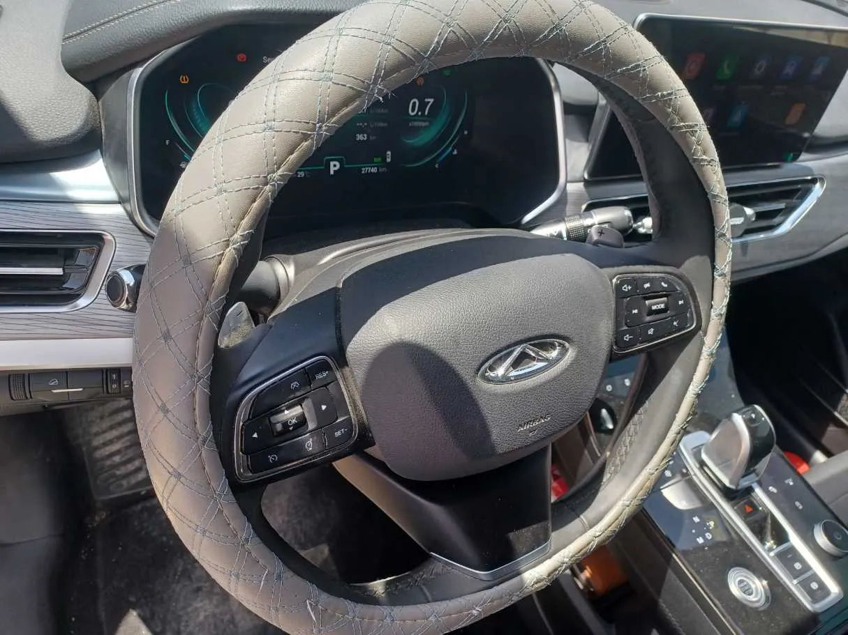 Car image 19
