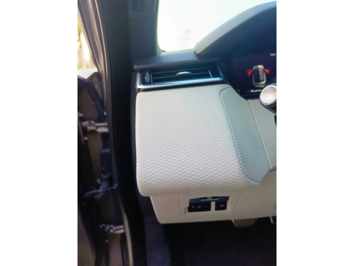 Car image 29