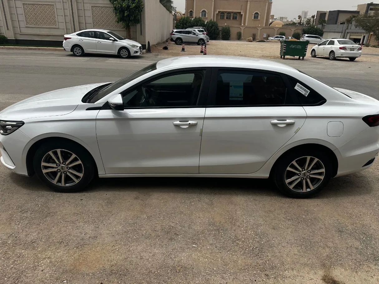 Car image 8