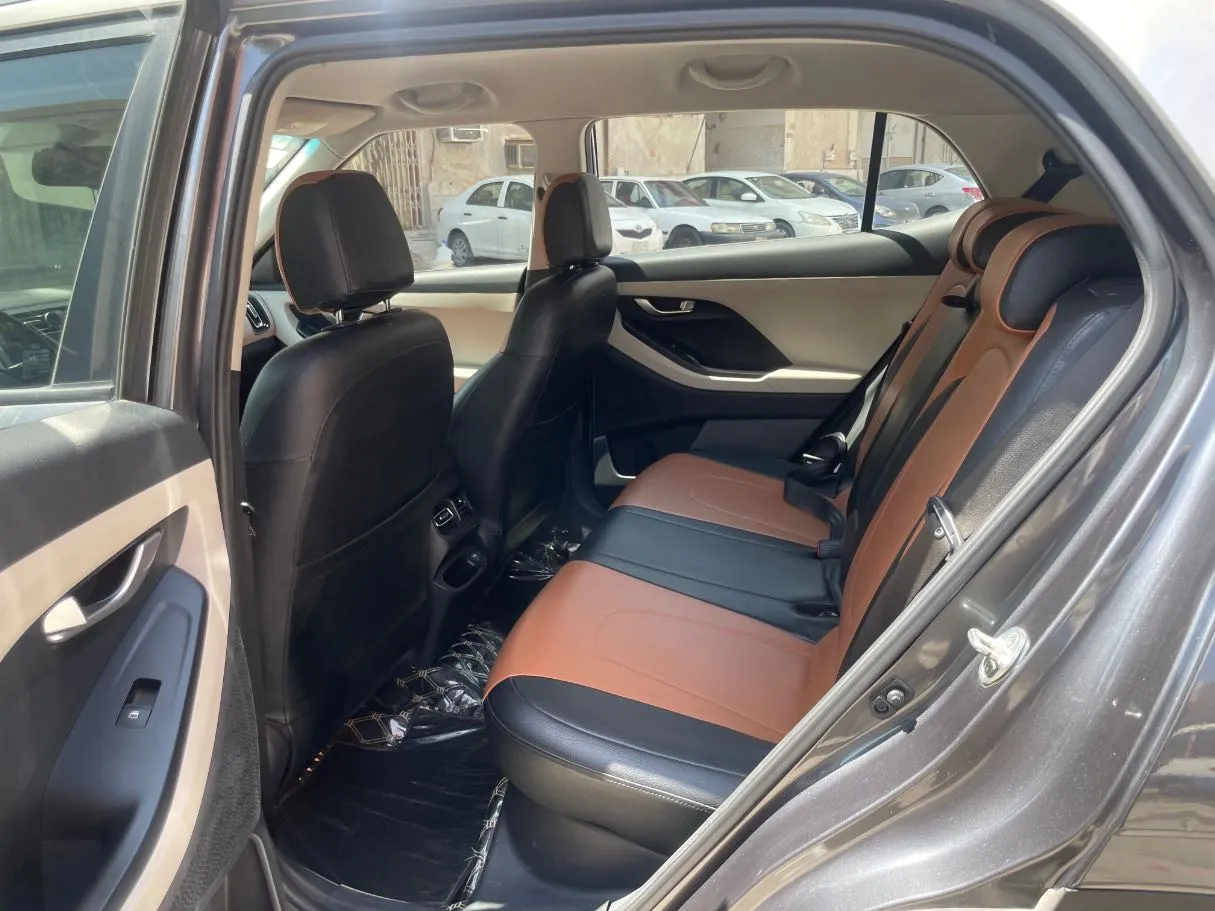 Car image 16