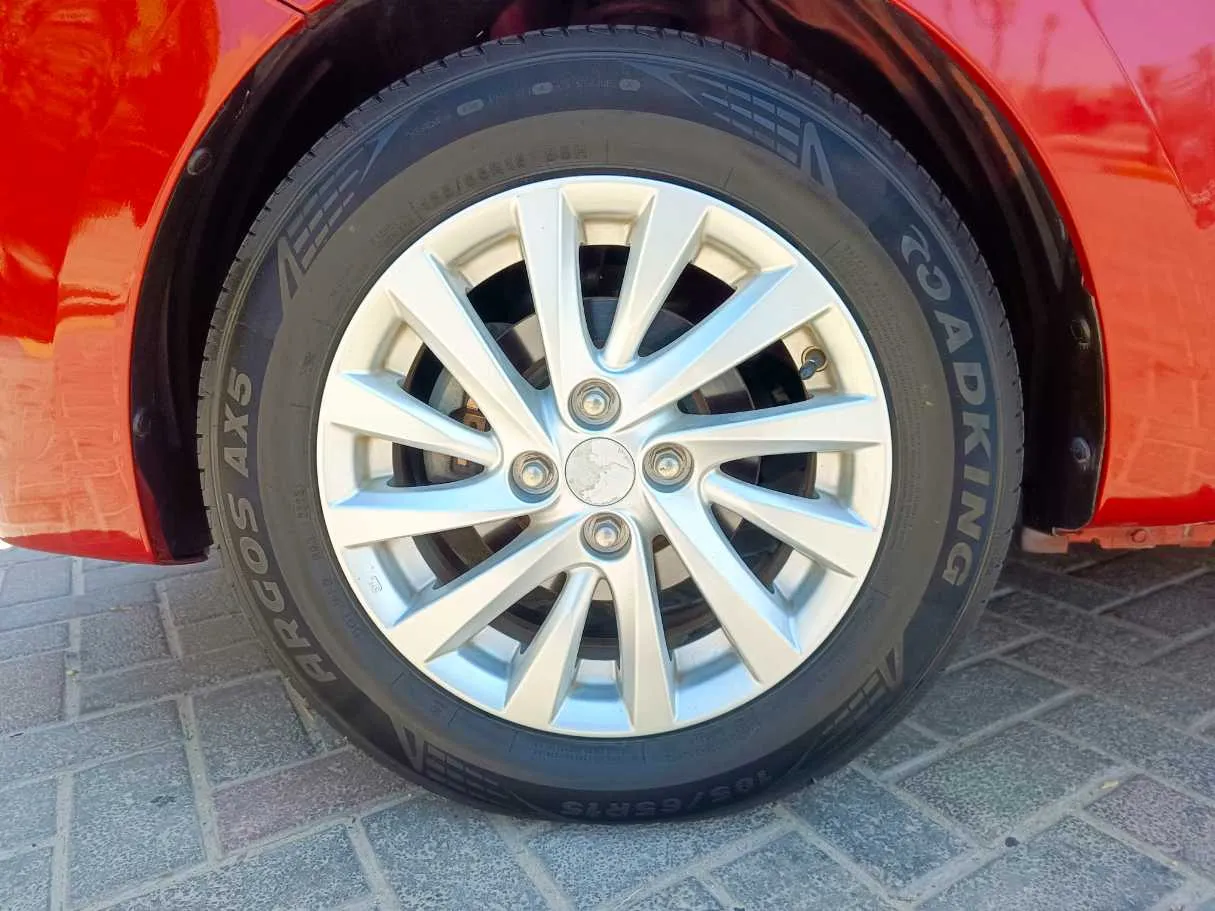 Car image 9