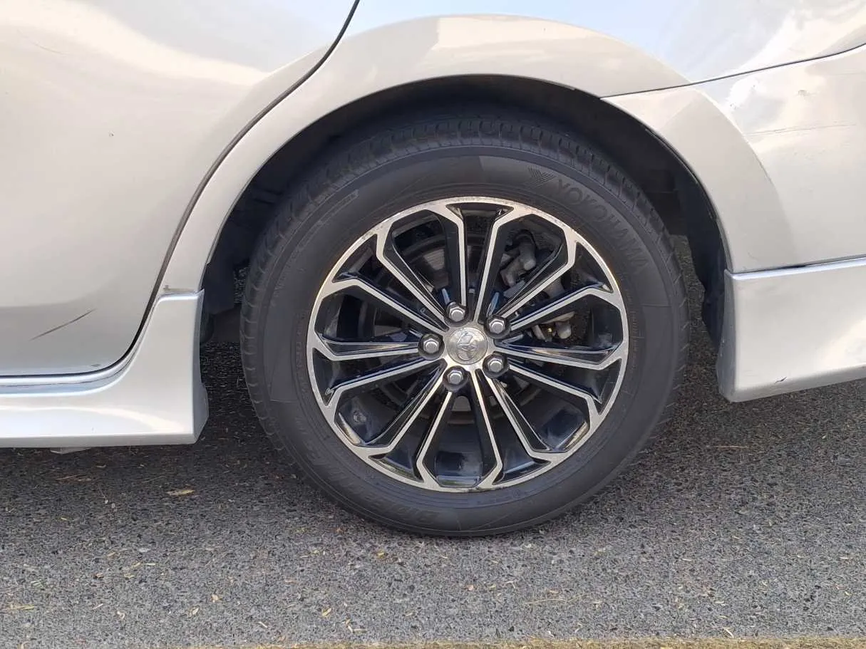 Car image 9