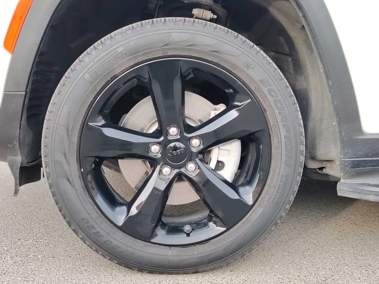 Car image 10