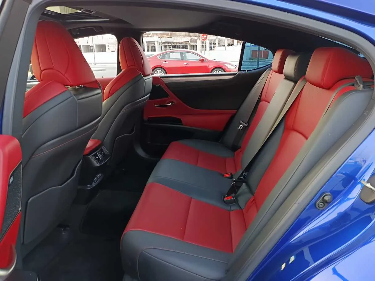 Car image 13
