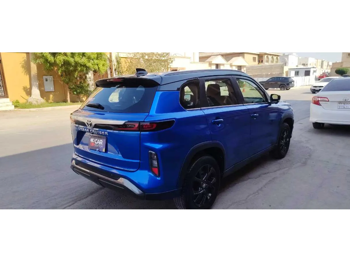 Car image 5