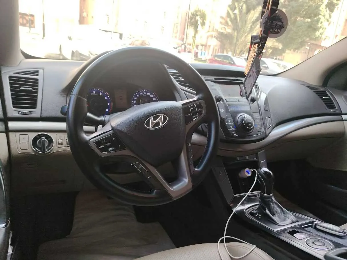 Car image 21