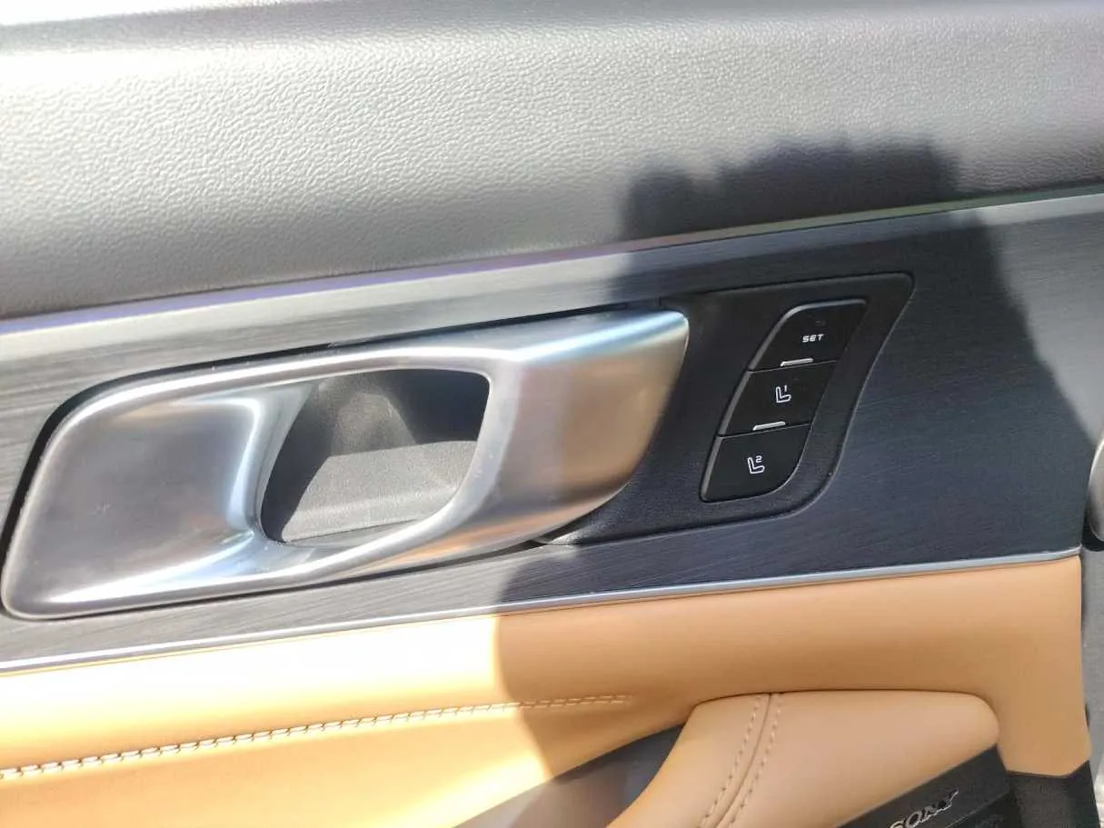 Car image 39