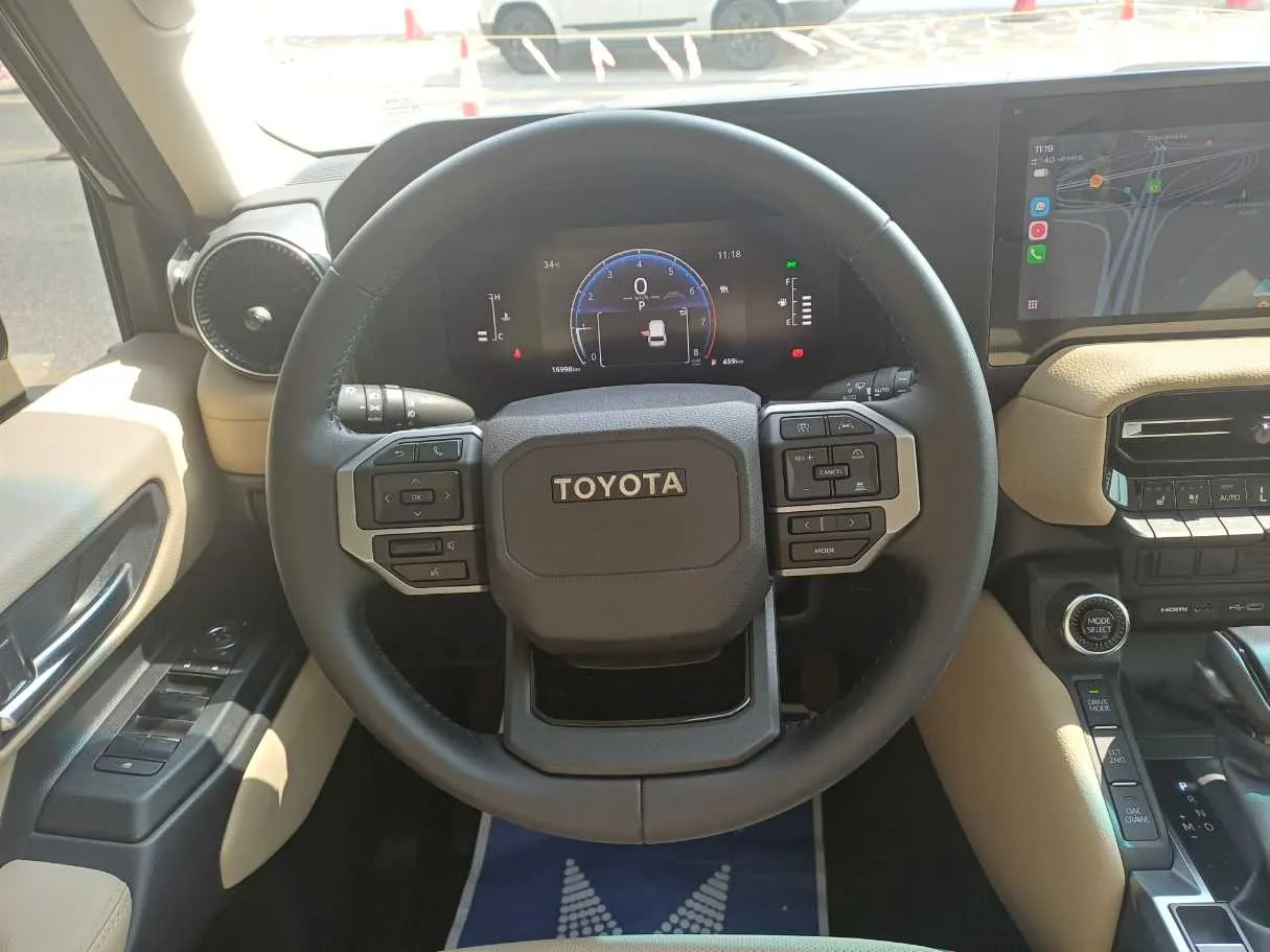 Car image 17