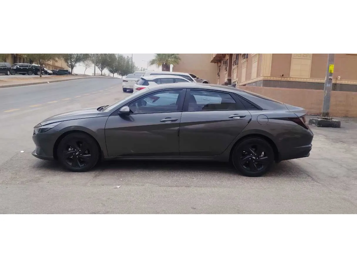 Car image 8
