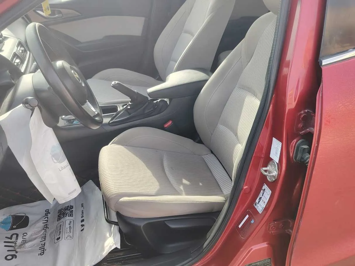 Car image 14