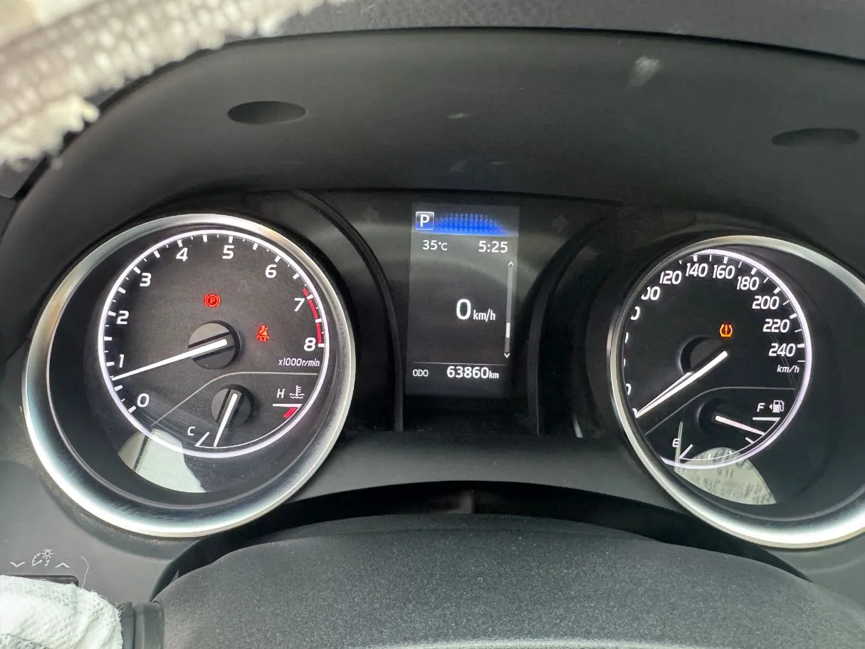 Car image 17
