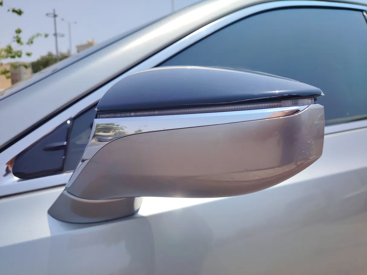 Car image 26