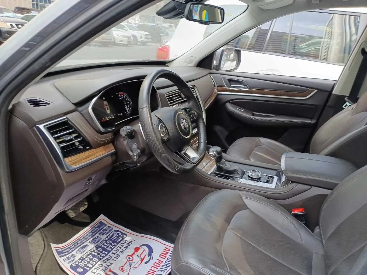 Car image 11