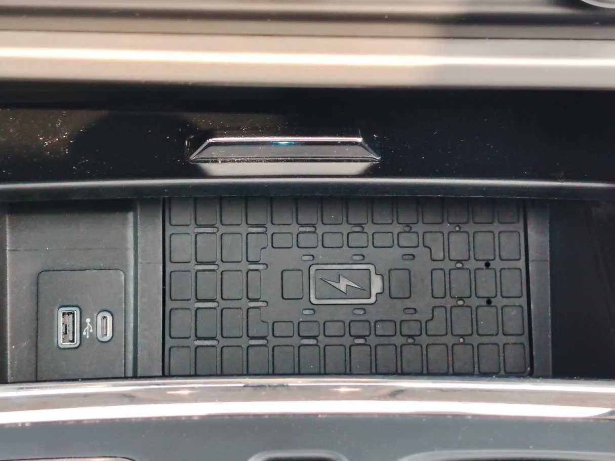 Car image 35