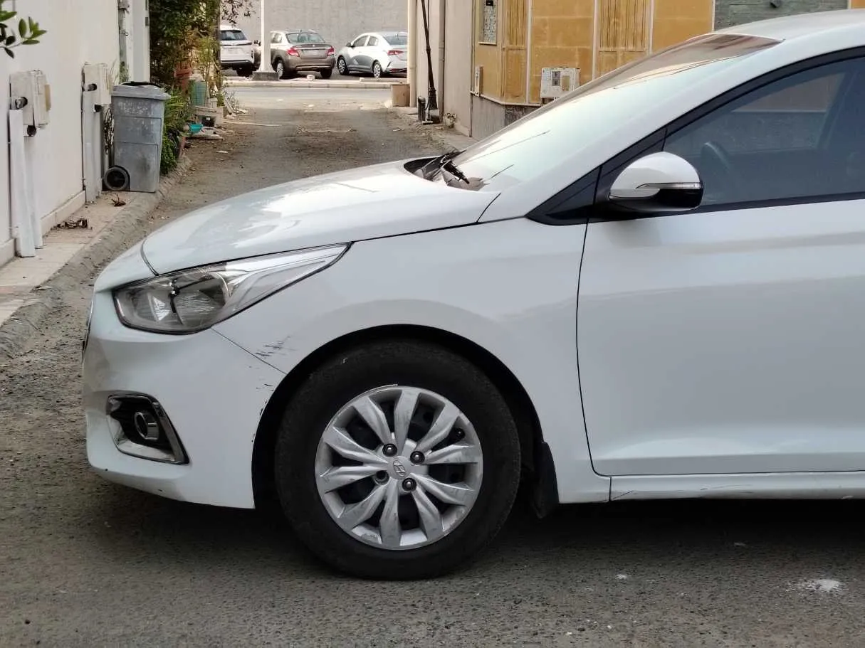 Car image 9