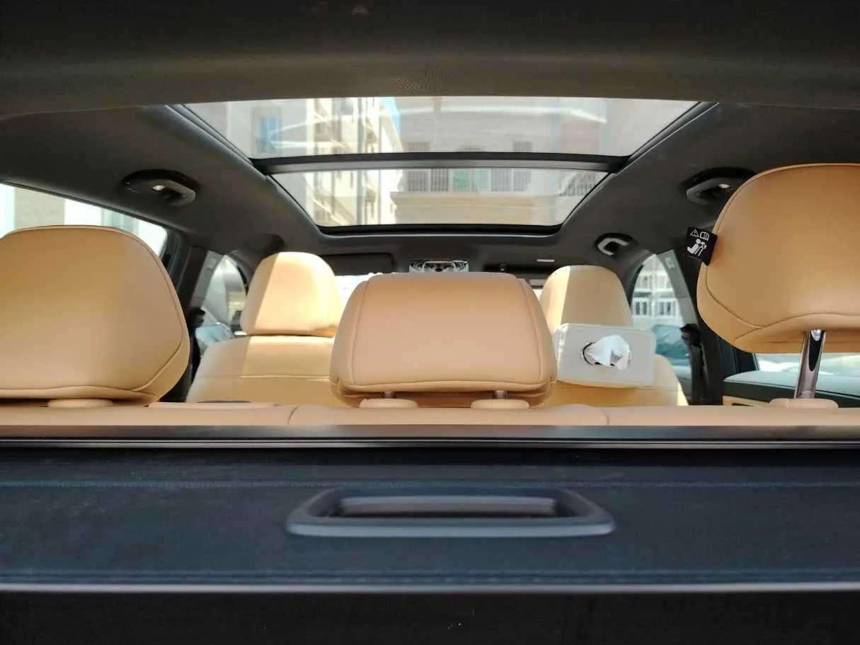 Car image 28