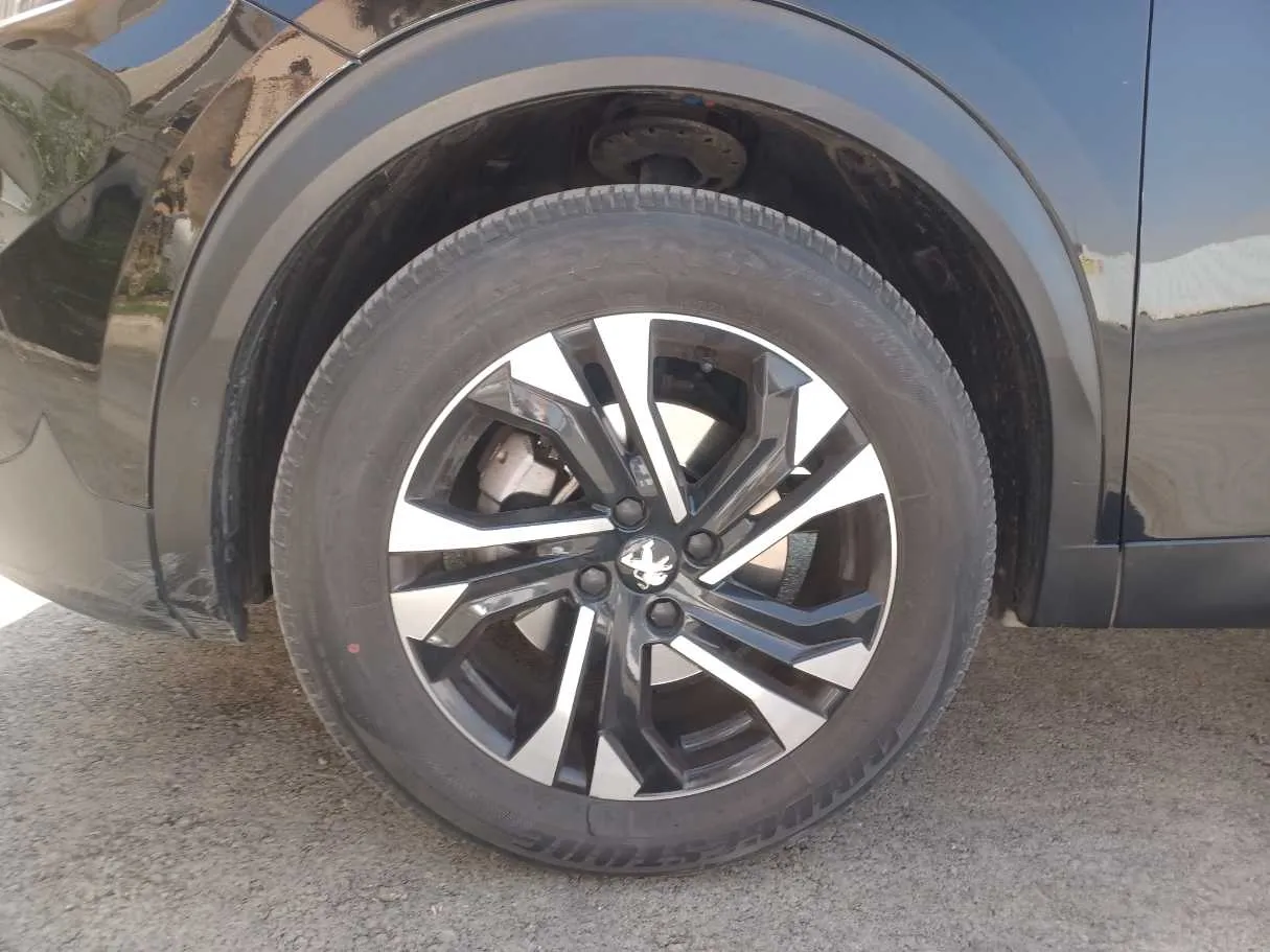 Car image 8