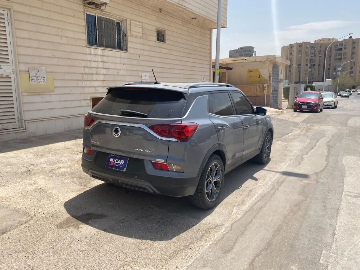 Car image 5