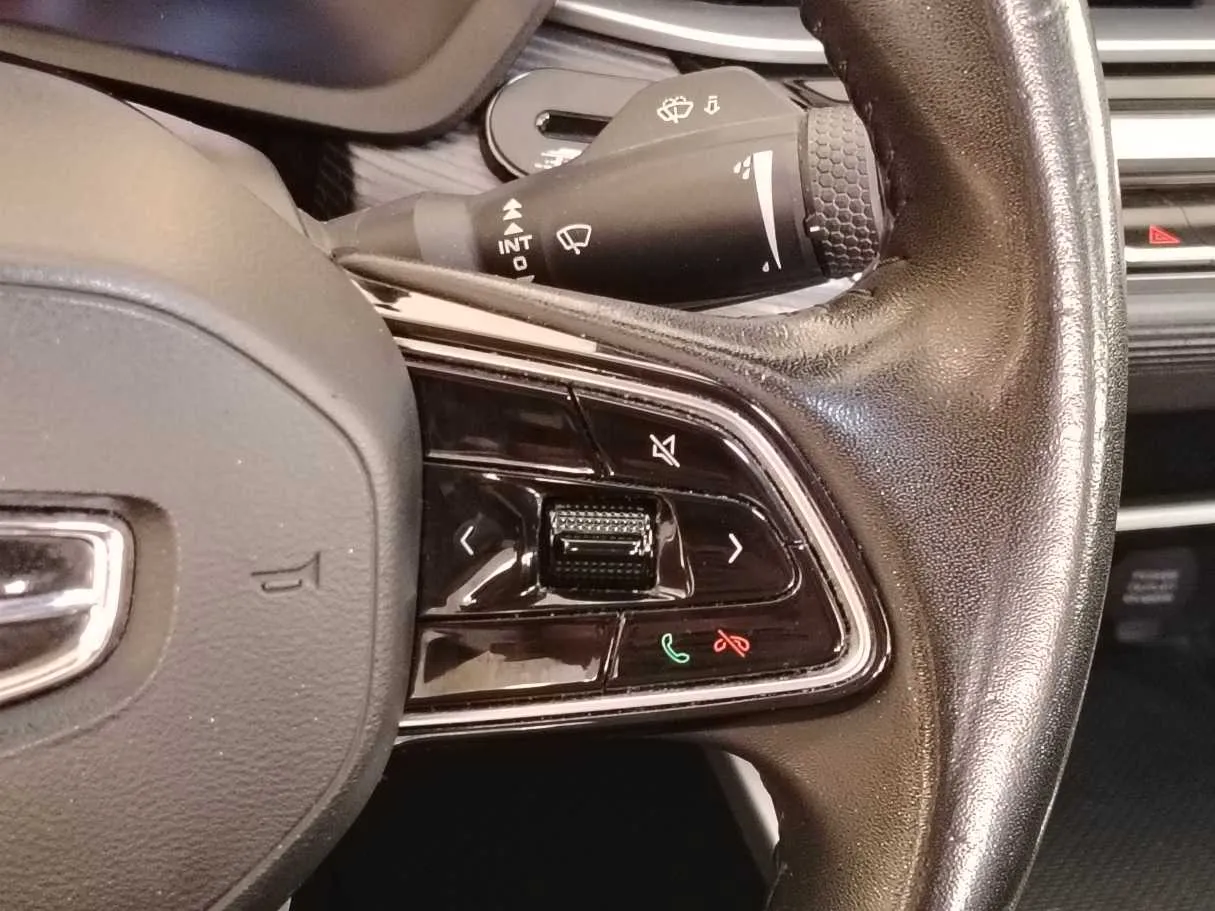 Car image 27