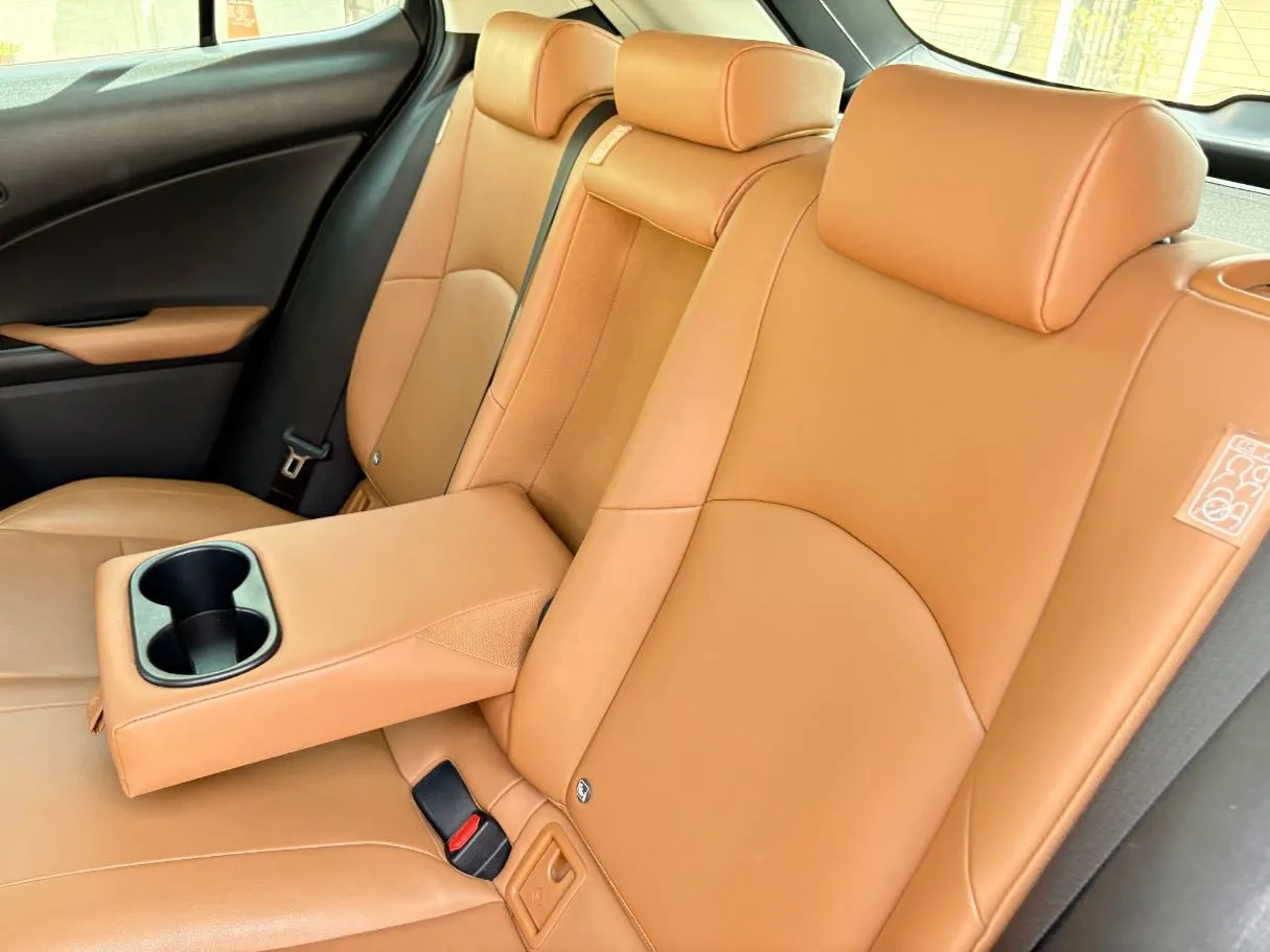 Car image 28
