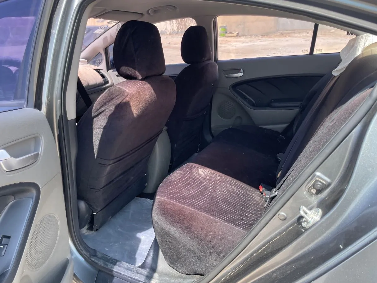 Car image 16