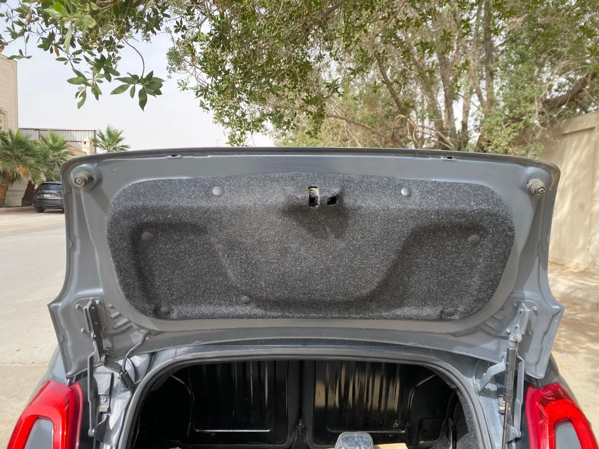 Car image 18