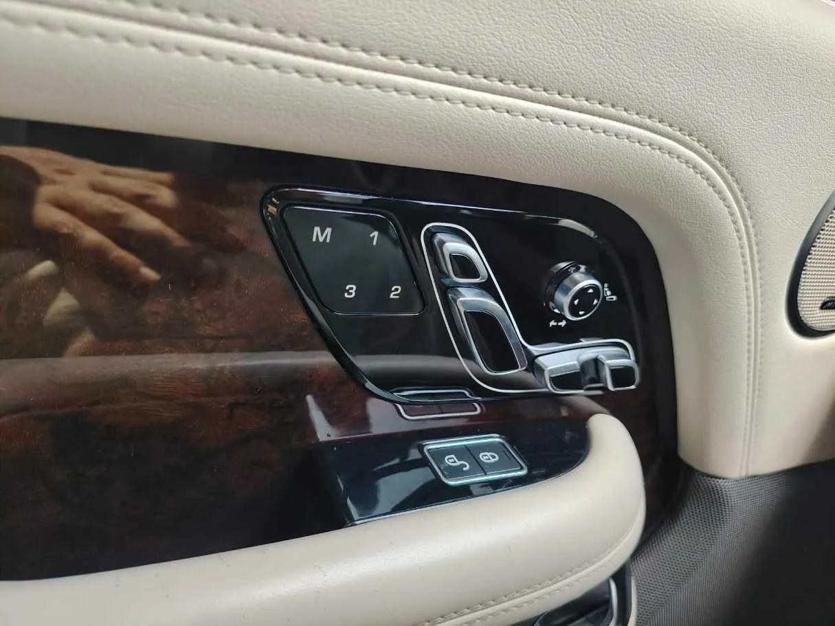 Car image 28