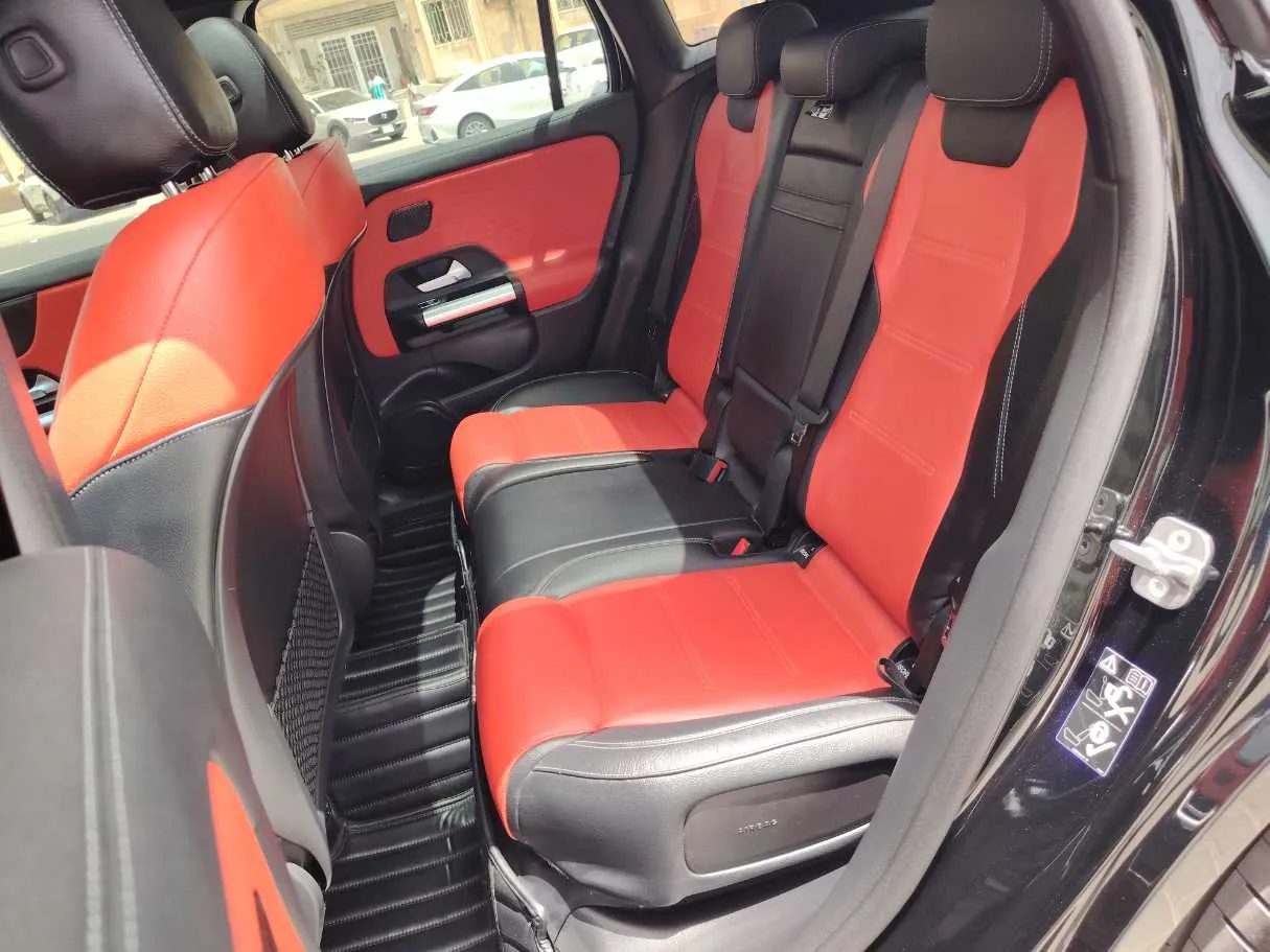 Car image 15