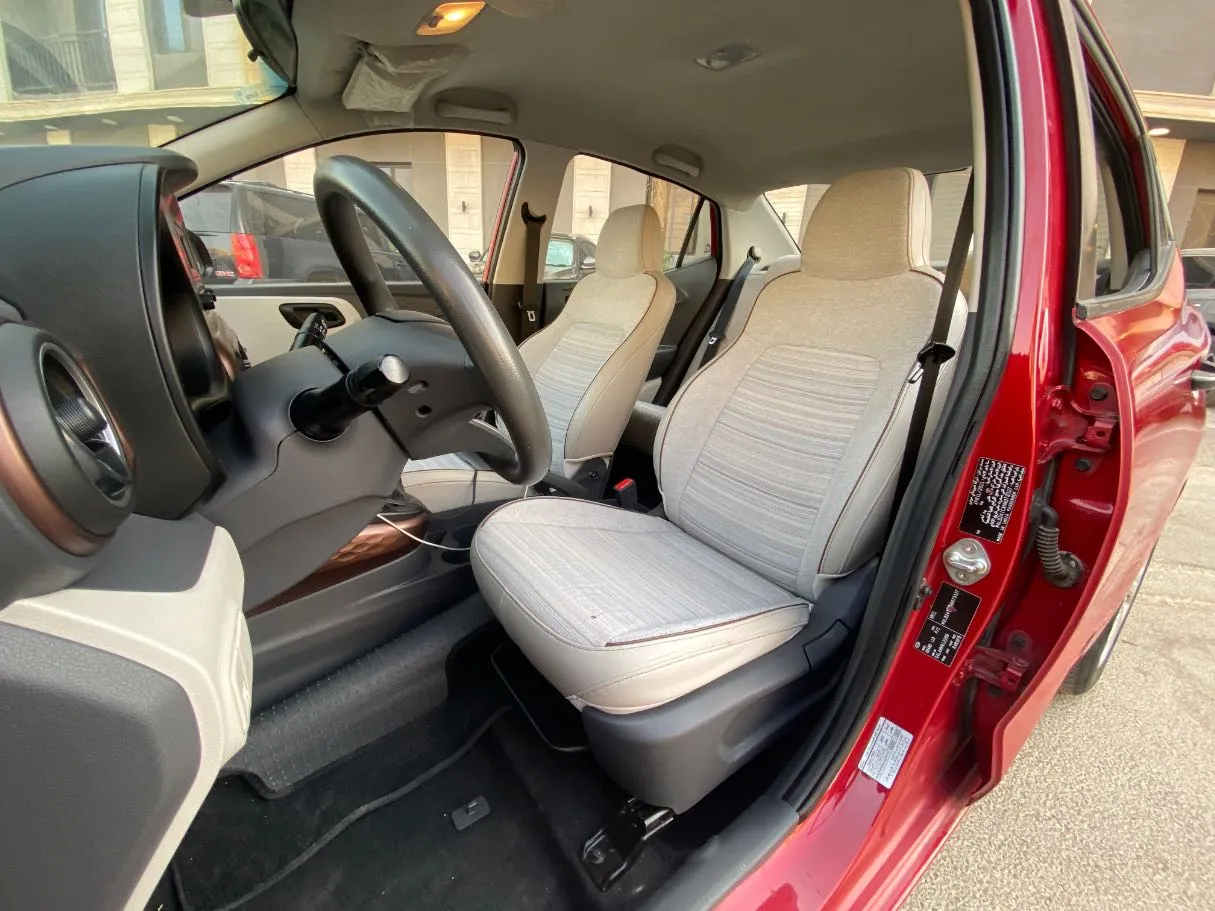 Car image 9