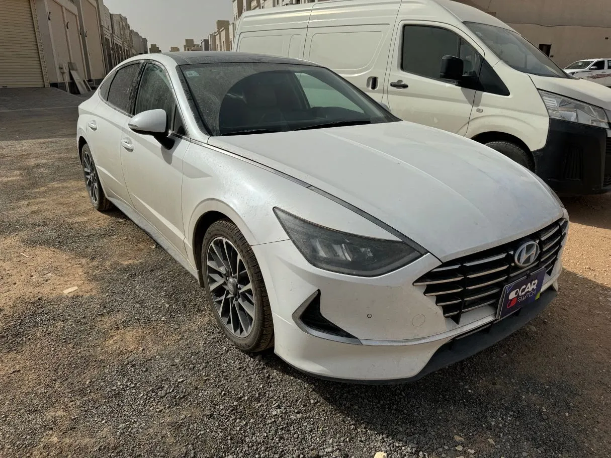 Car image 3