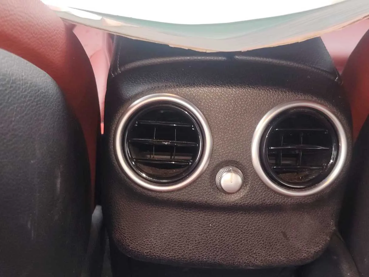 Car image 27